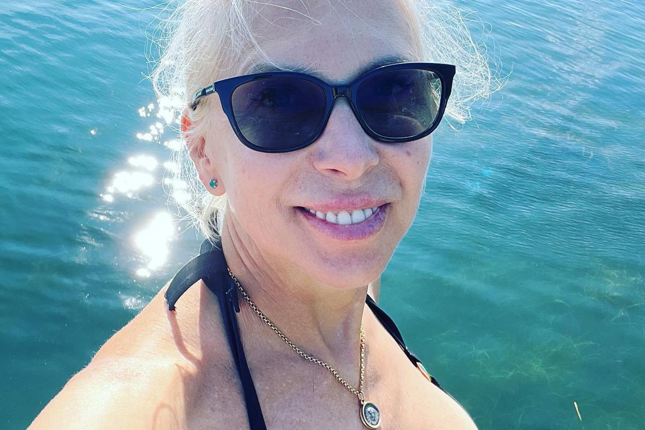 60-летняя Алена Свиридова показала фото в купальнике