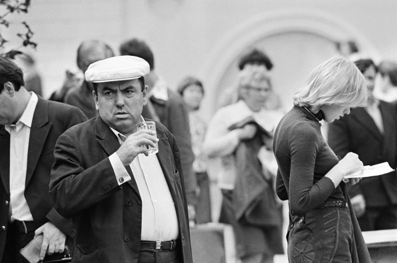 Москвичи поспорили о стоимости газировки в центре города в СССР