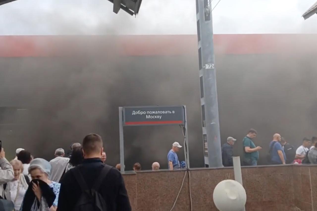 Пожар у вокзала в Москве попал на видео