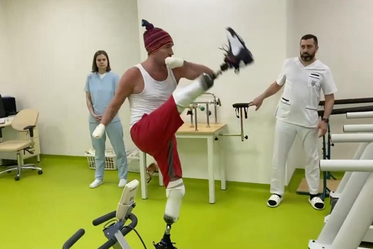 Роман Костомаров показал новое видео с интенсивной тренировкой в протезах