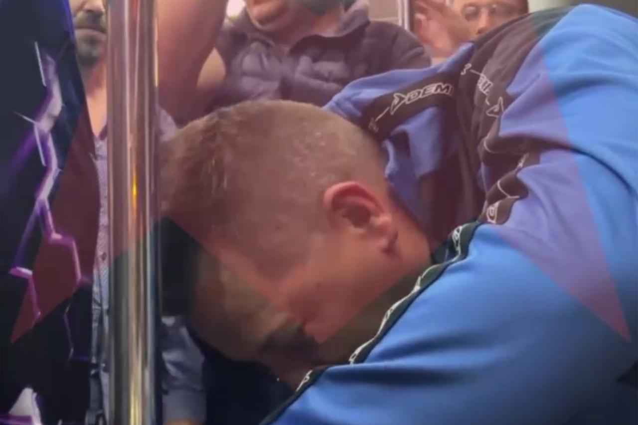 Избиение «офицером морской пехоты» пассажира автобуса попало на видео