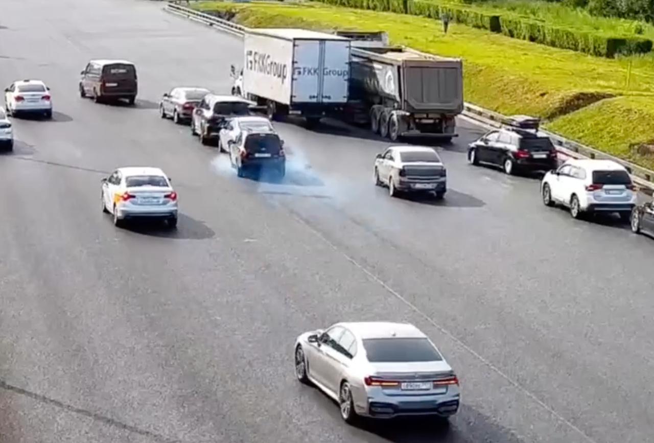 Массовая авария на МКАД из-за уток попала на видео