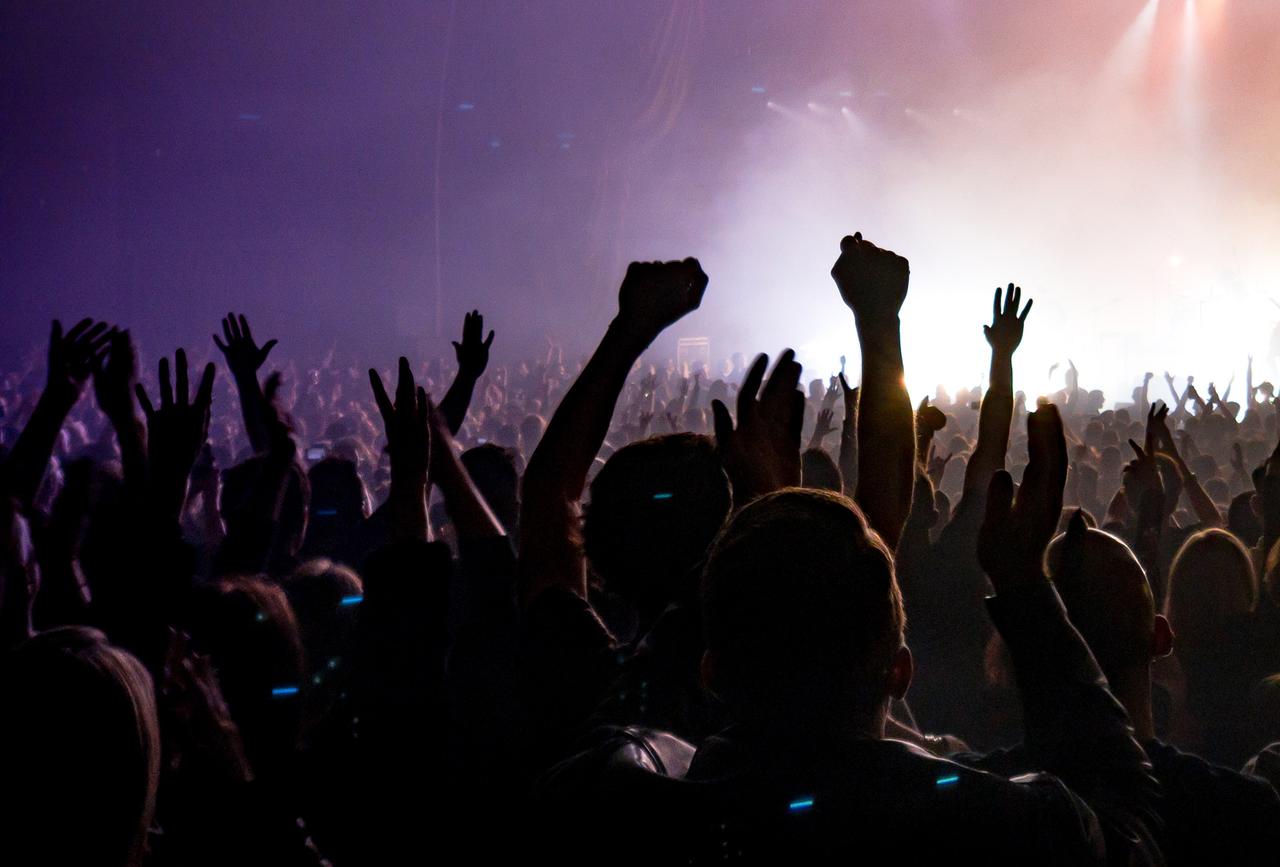 Москвичей пригласили на вечеринку «Отражение тебя» от VK Музыки