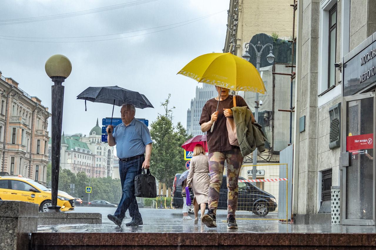 Москвичам предрекли дожди с грозой