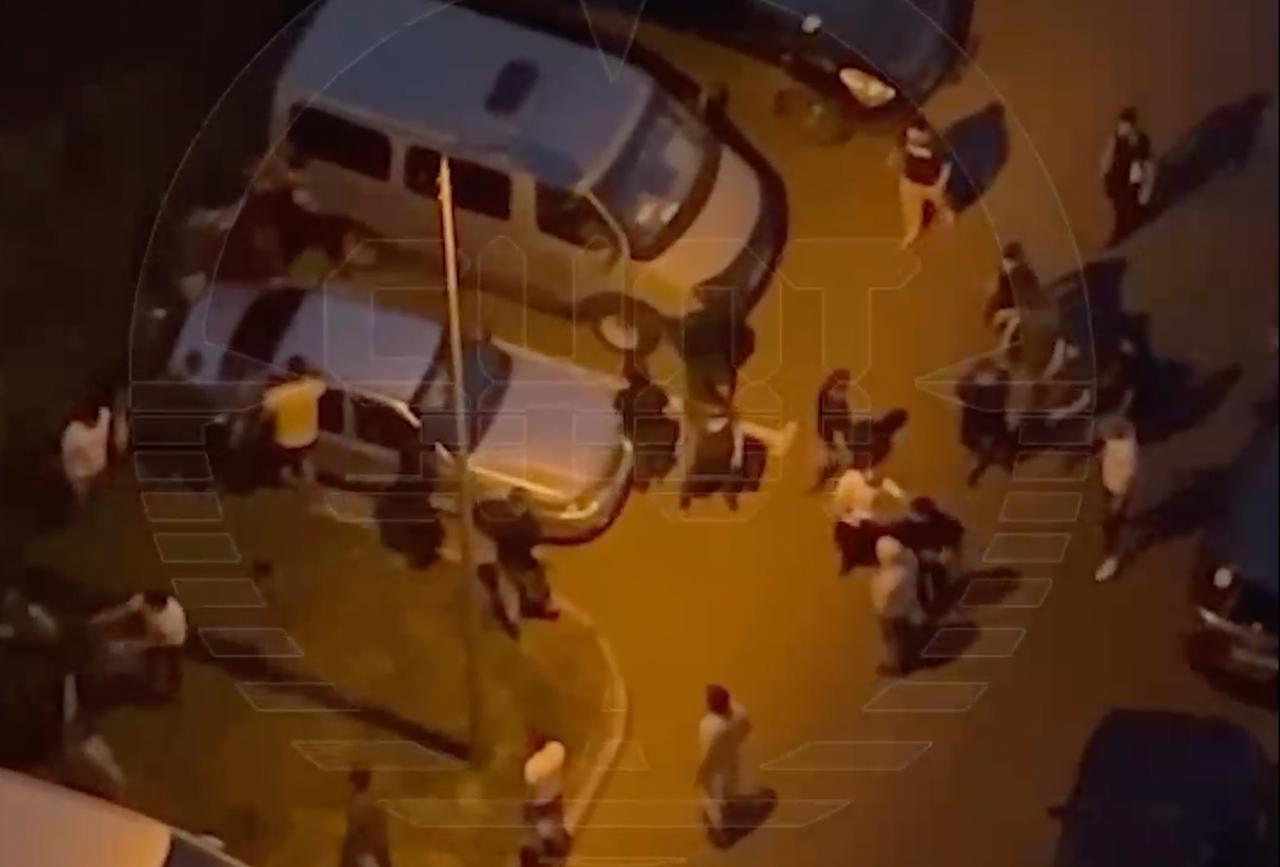 Массовая потасовка с участием более 20 мужчин в Подмосковье попала на видео