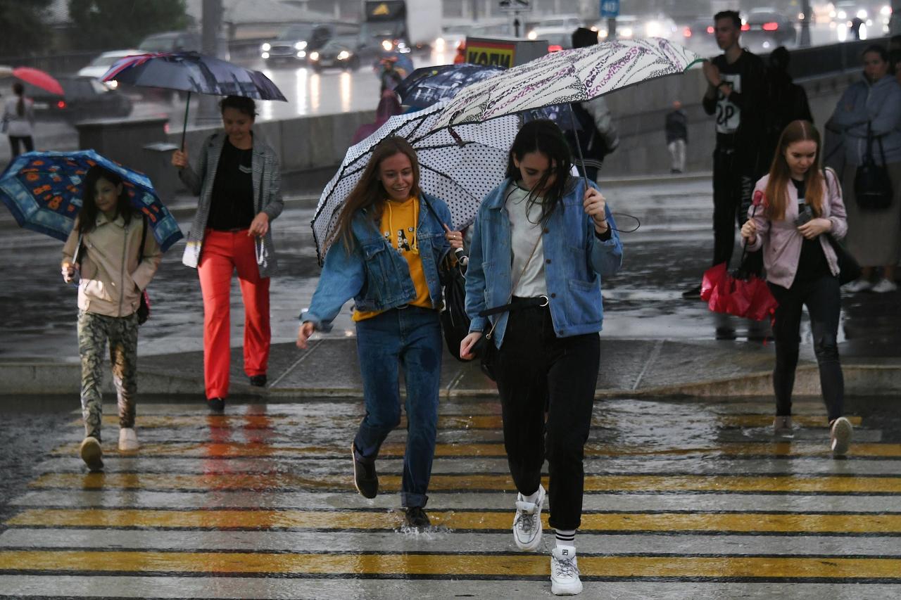 Жителей Подмосковья предупредили о ливнях с грозами