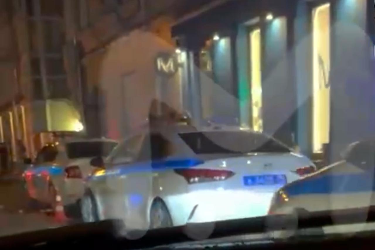 Обстановка у Патриарших прудов в центре Москвы попала на видео