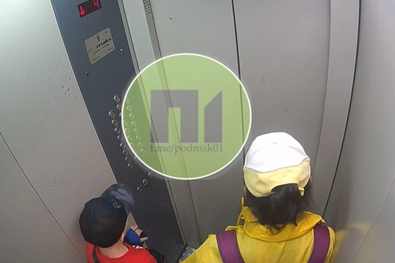 Момент падения лифта с женщиной и ребенком в Подмосковье попал на видео