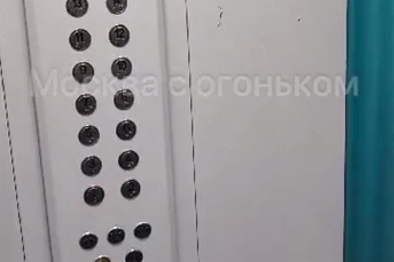 Жители московской многоэтажки опубликовали видео из сорвавшегося вчера лифта