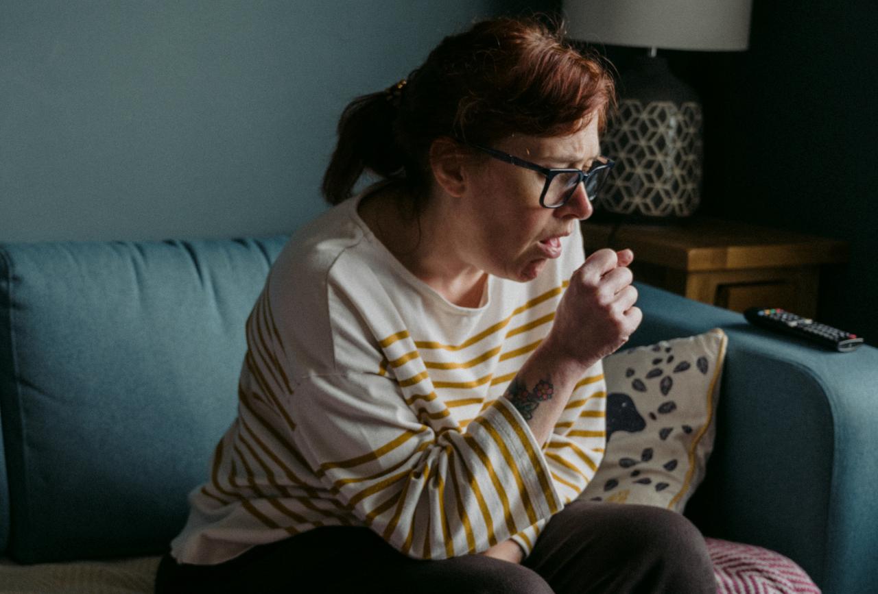 Названы неочевидные причины длительного кашля