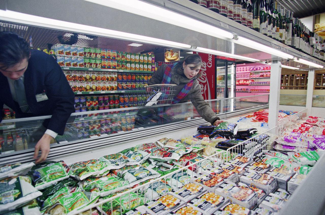 Москвичи вспомнили покупки из валютного супермаркета на Арбате