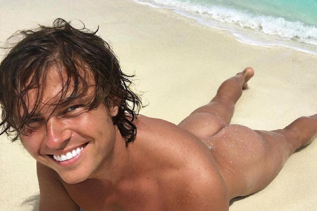Прохор Шаляпин опубликовал нюдсы с пляжа