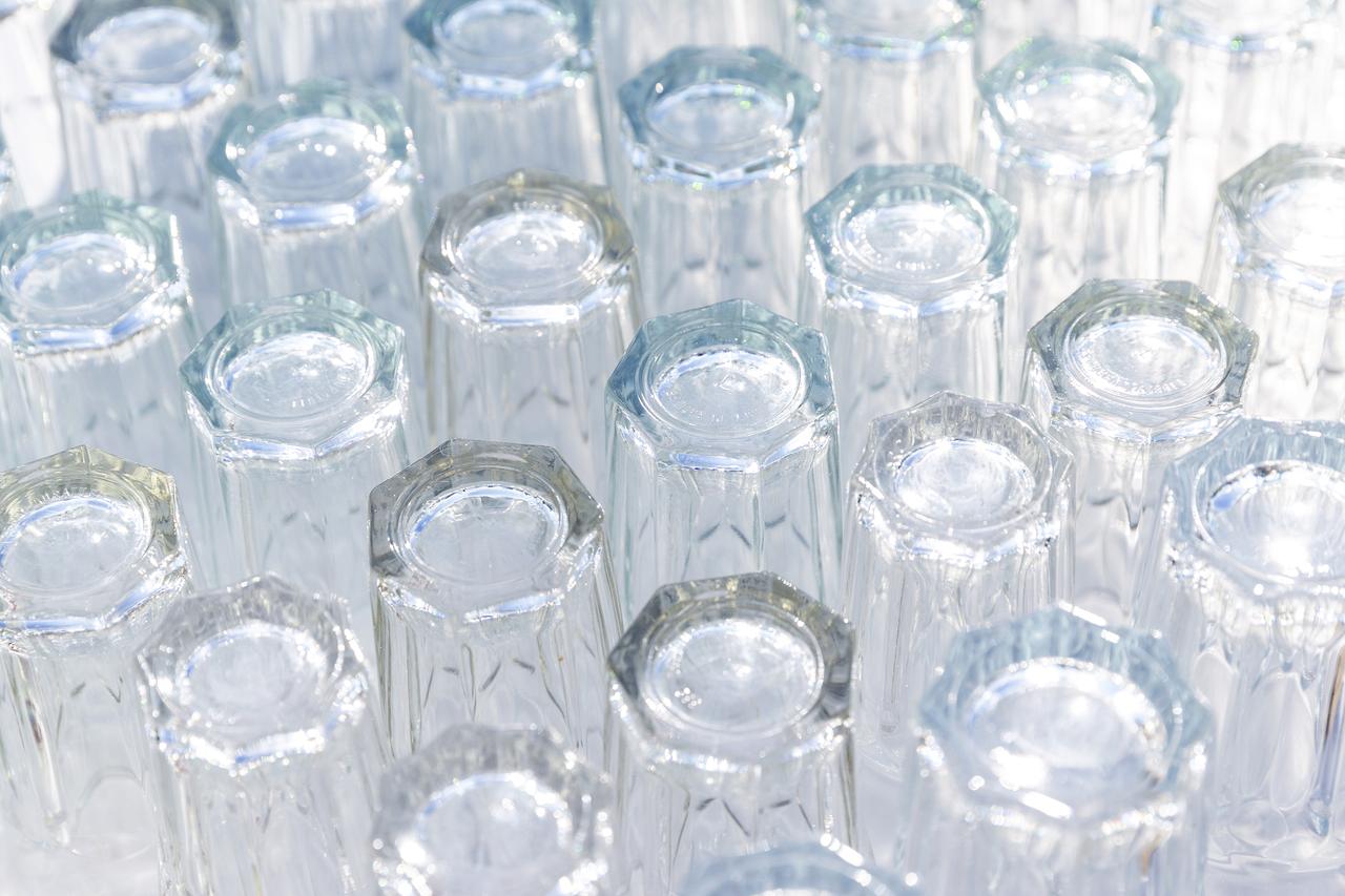 Москвичка оказалась в реанимации после удара стаканом по голове в баре