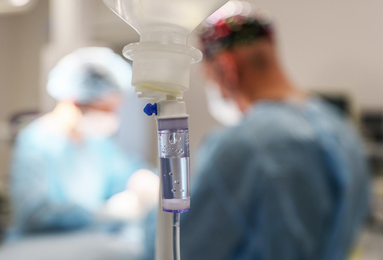 Руку жительницы Подмосковья затянуло в зернодробильную машину