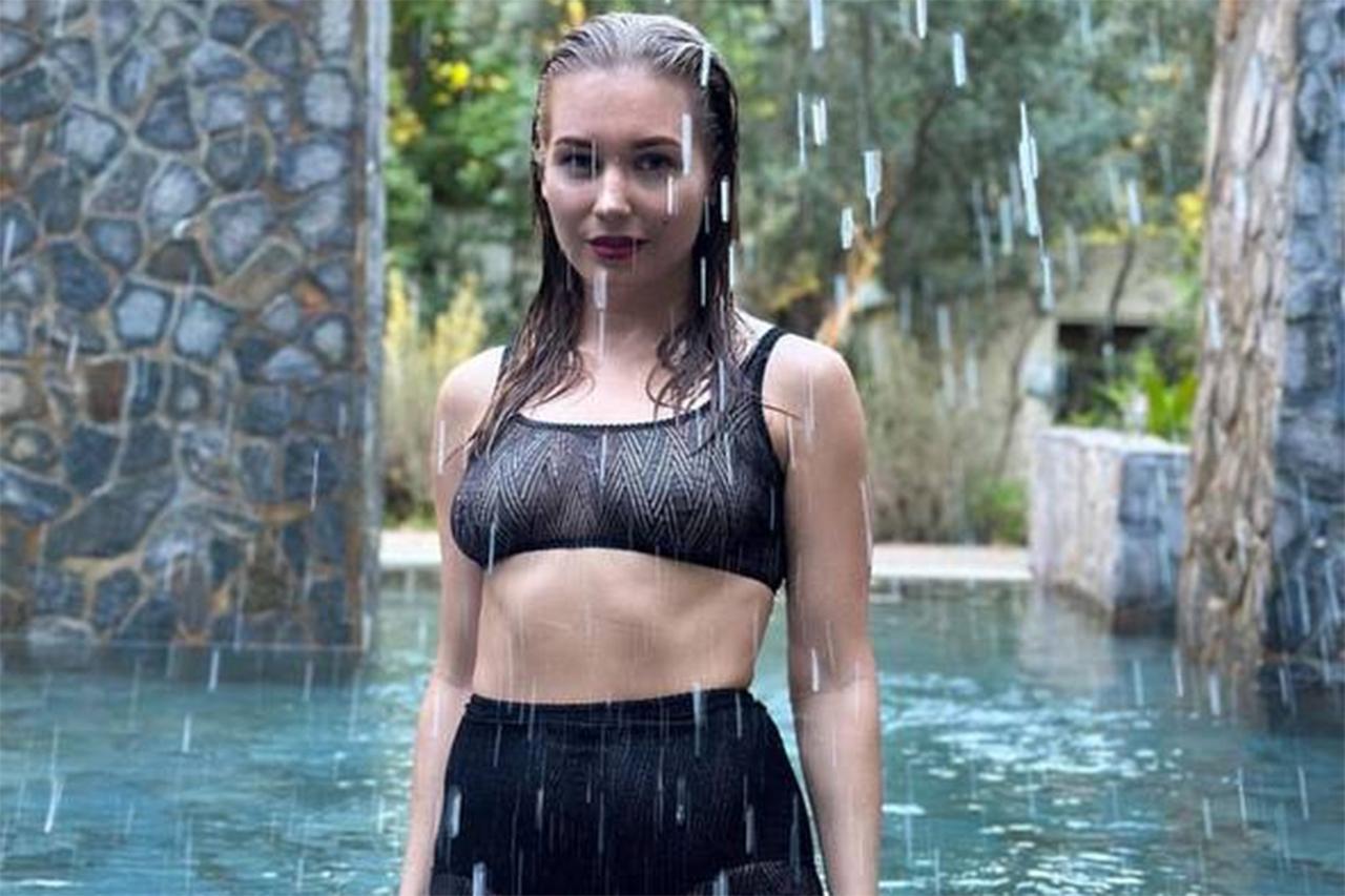 Кристина Асмус в прозрачном мокром топе восхитила подписчиков