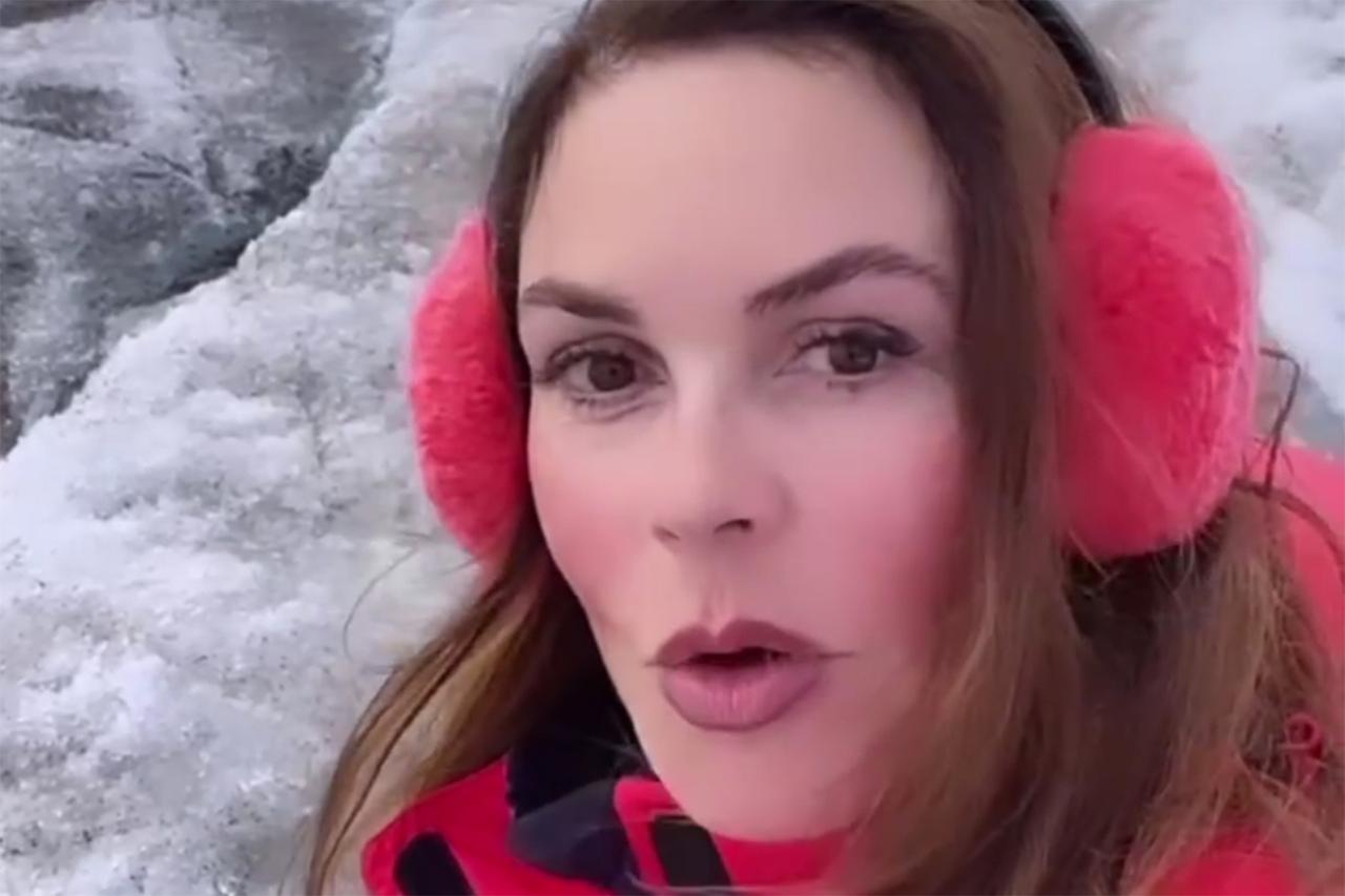 61-летняя Екатерина Андреева сняла свои горячие поцелуи на «вершине мира»