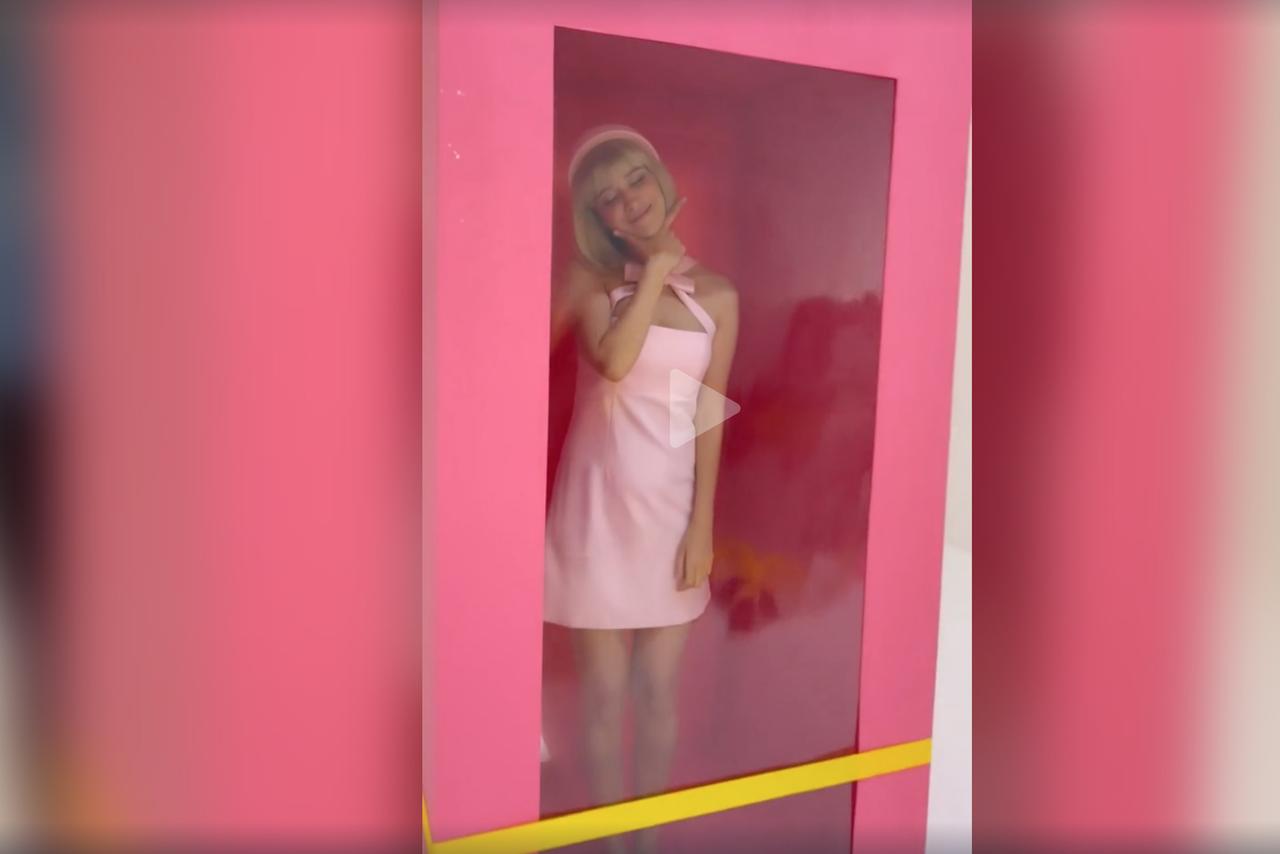 42-летняя Равшана Куркова показала фигуру в мини-платье в образе Барби