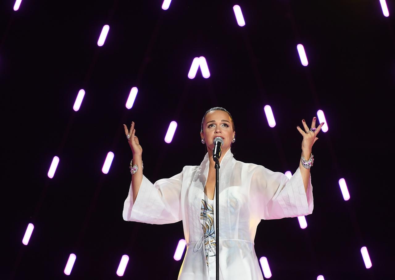 Пластический хирург ответил на обвинения певицы Славы в неудачной пластике груди