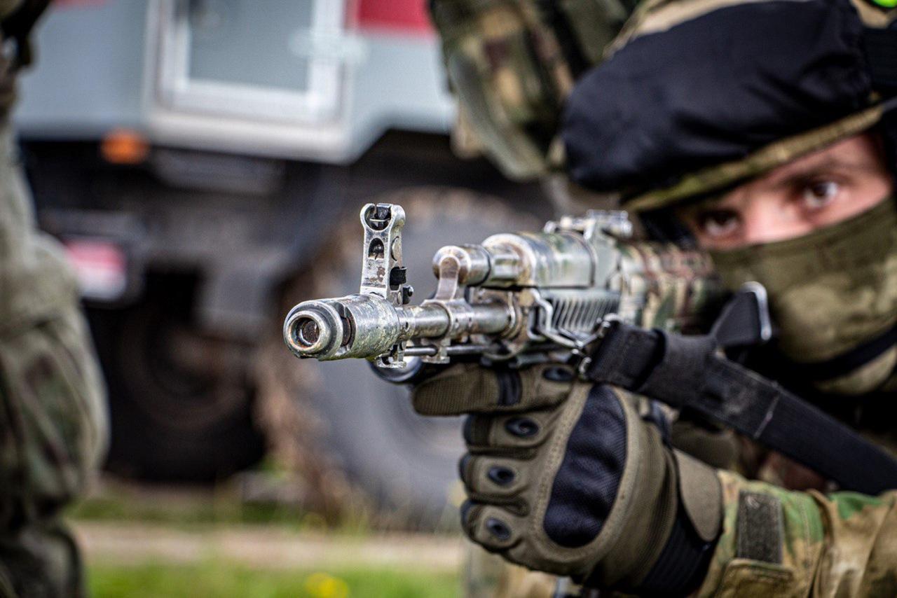 Спецназ ликвидировал захватившего дом в Подмосковье вооруженного мужчину