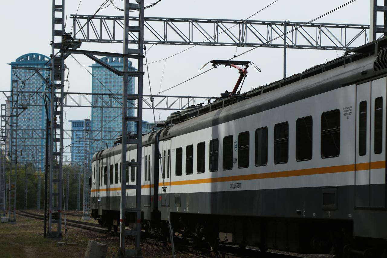 Мужчина на велосипеде попал под поезд в Подмосковье