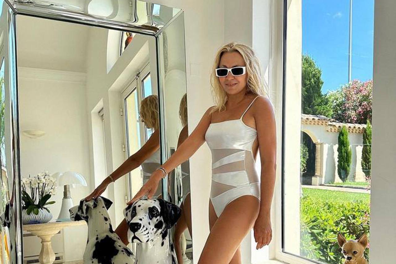 48-летняя Яна Рудковская показала фигуру в купальнике