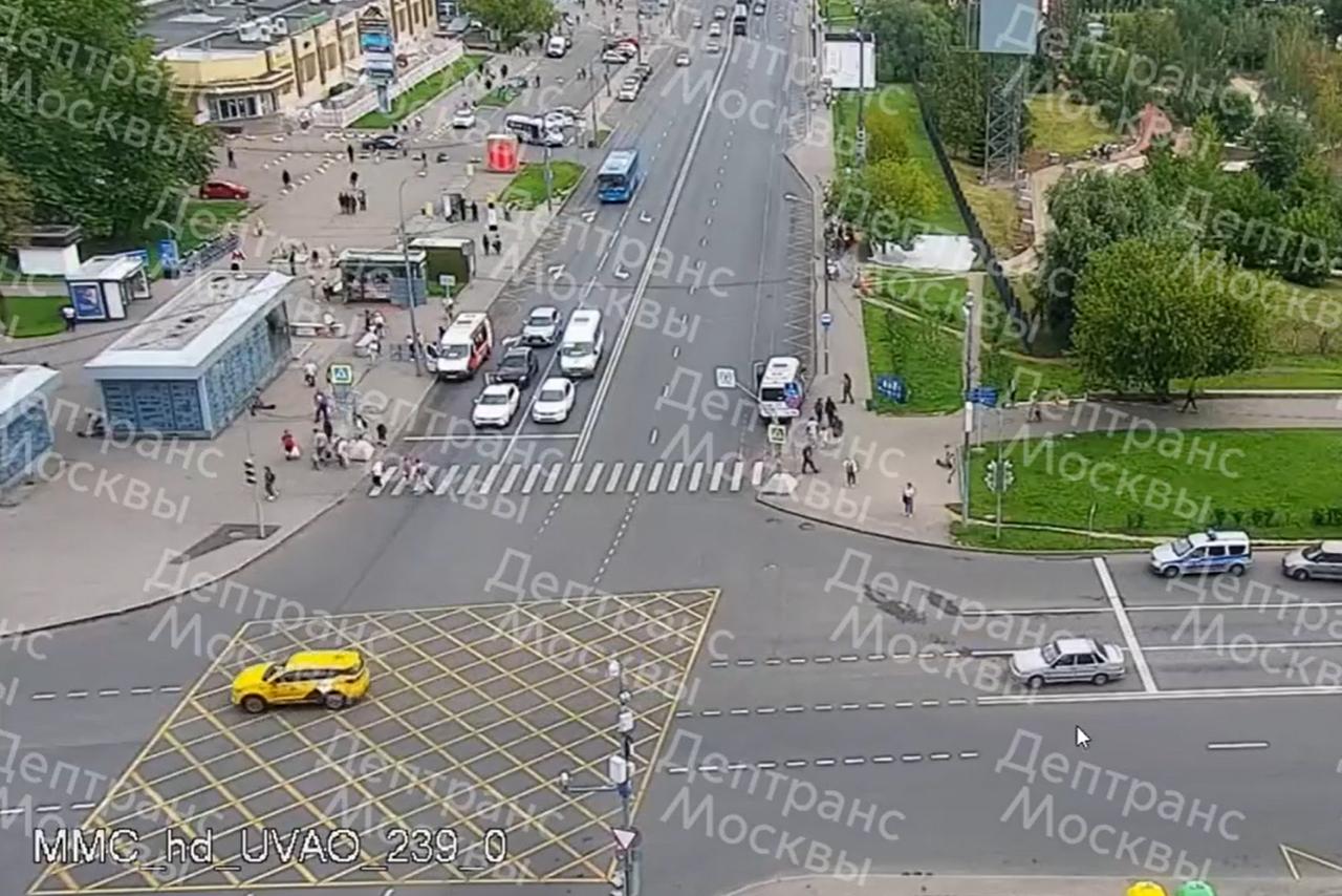 Смертельная авария с участием авто и мотоцикла в Москве попала на видео