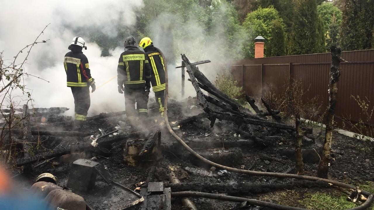 Молния сожгла жилой дом в Подмосковье
