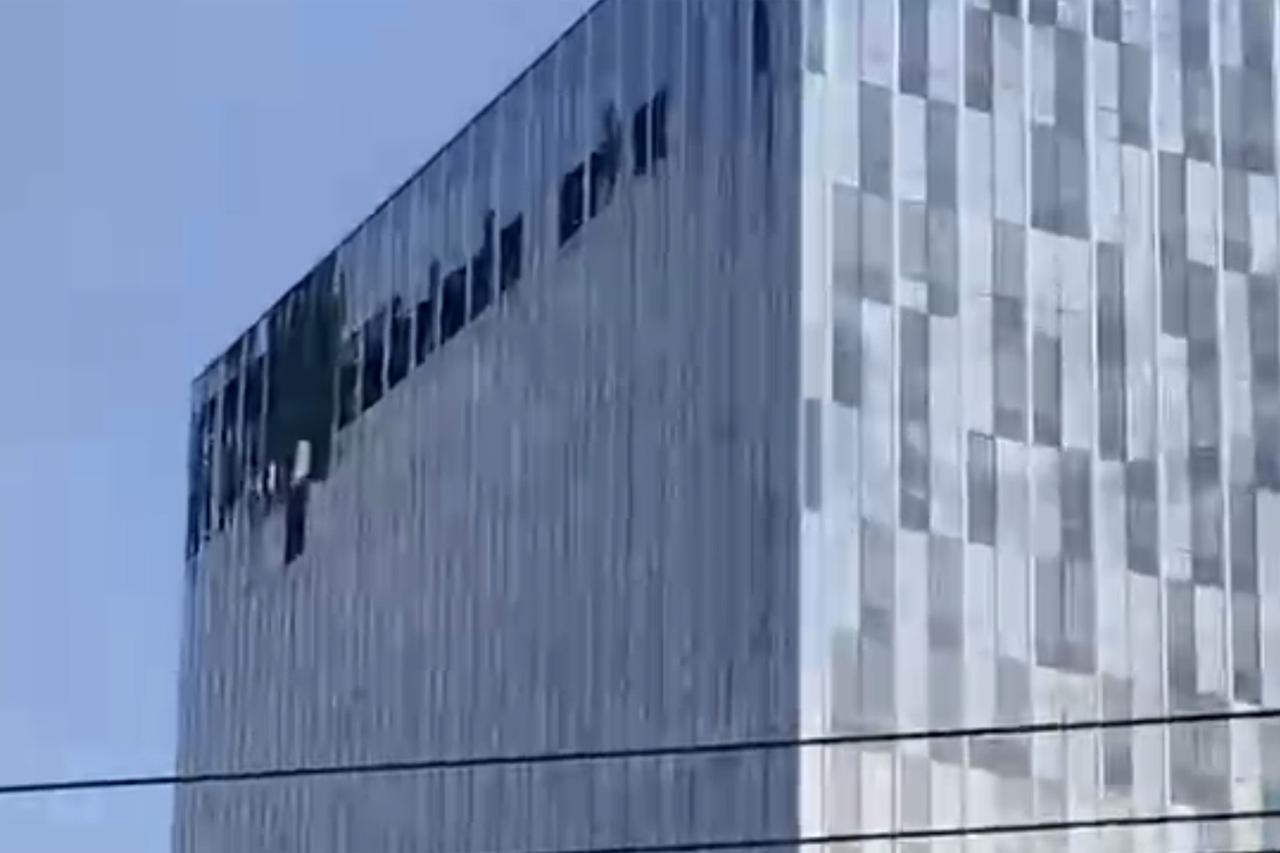 Последствия атаки беспилотников в Москве попали на видео