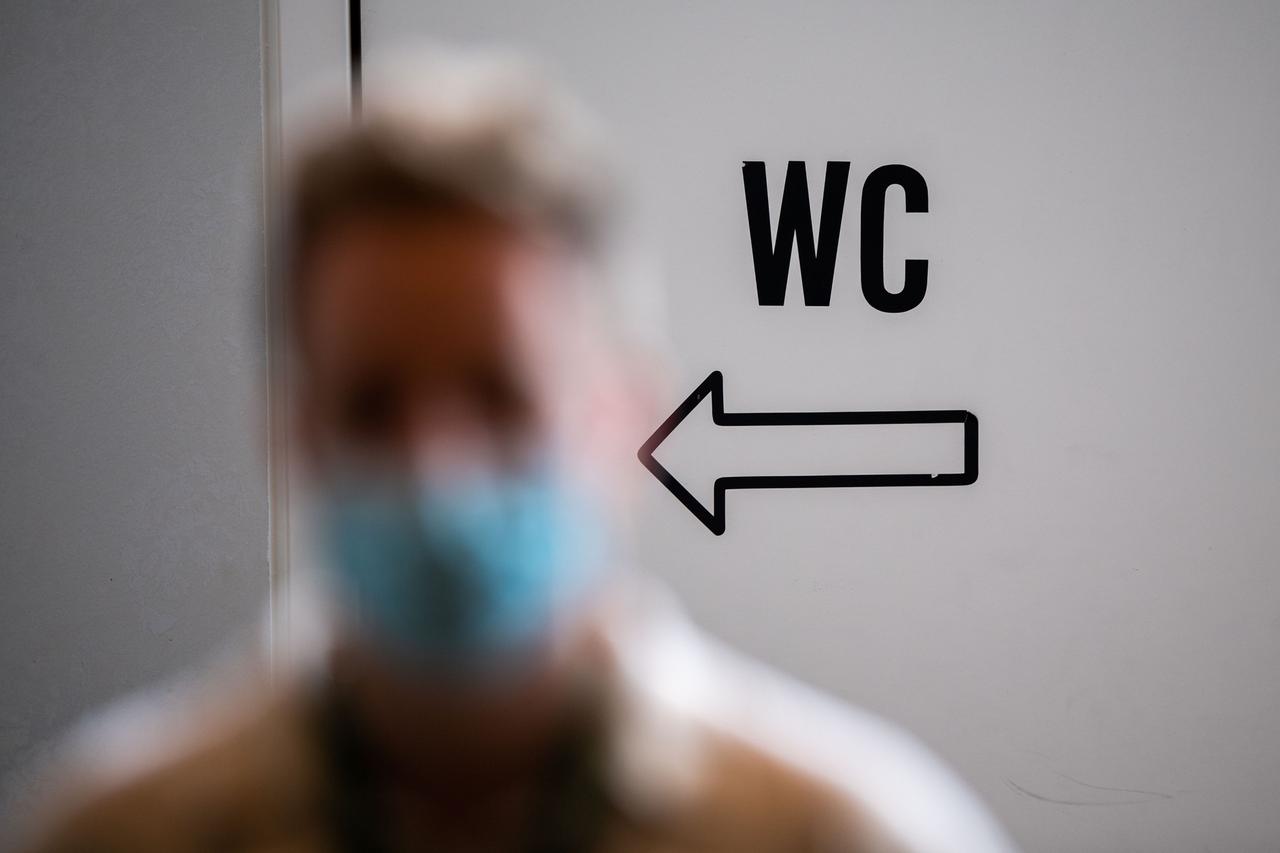 Москвичей возмутили правила посещения туалета в столичном ТЦ