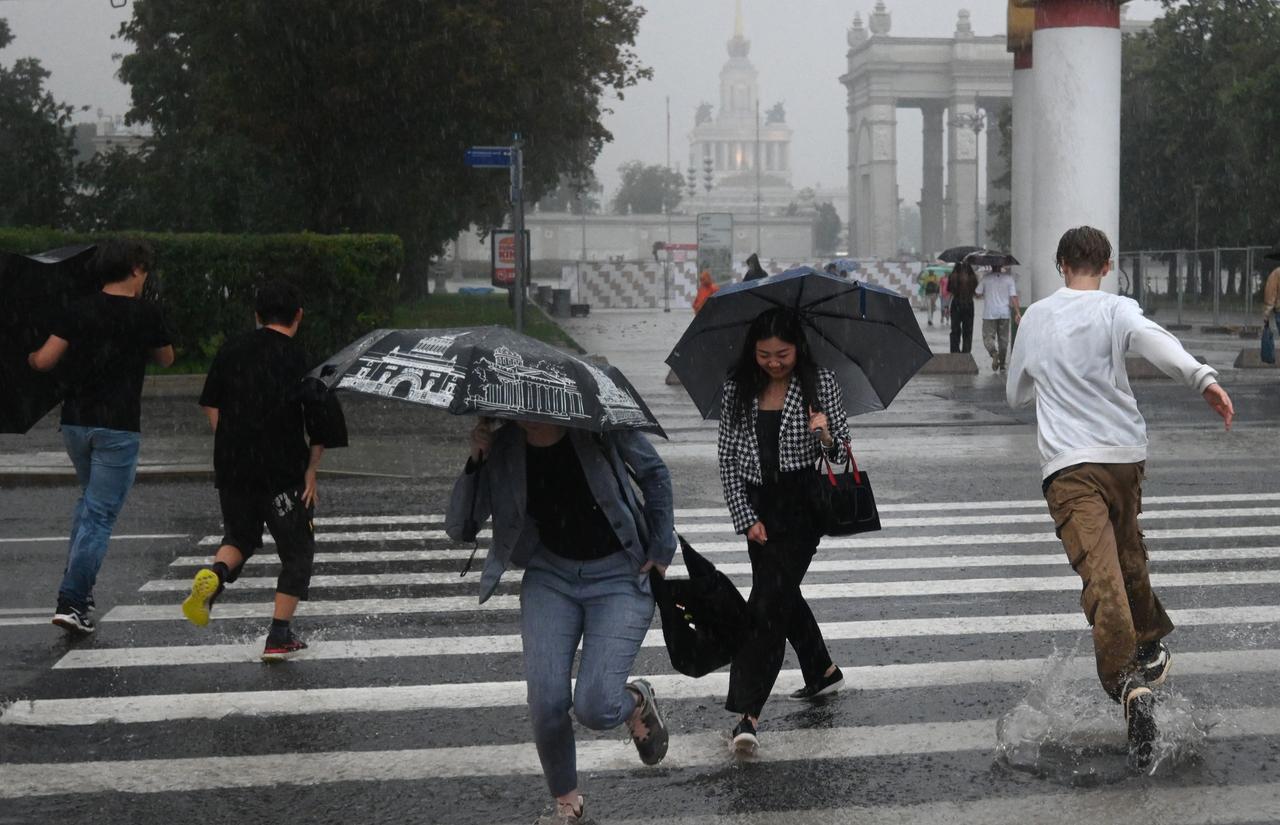 МЧС экстренно предупредило об опасной погоде в Москве