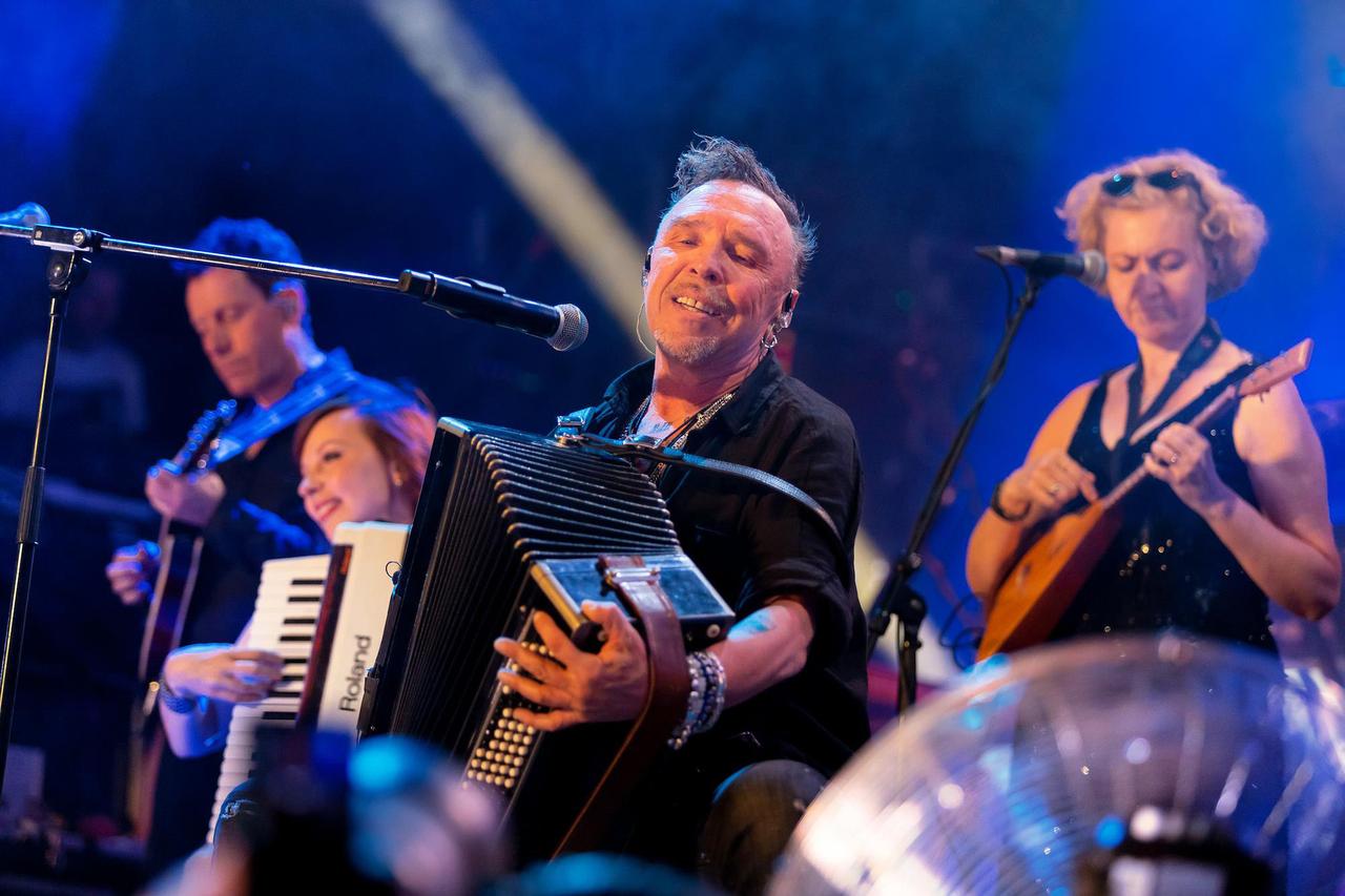 Стало известно об экстренной госпитализации Гарика Сукачева