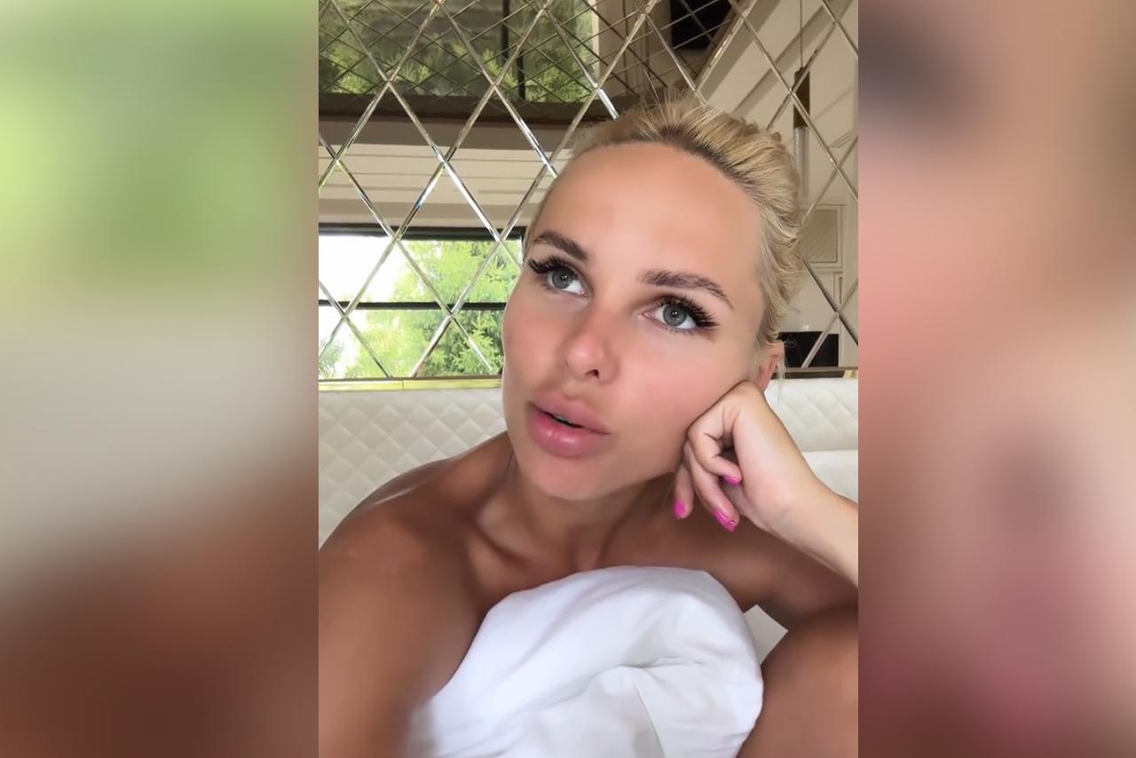 Певица Ханна снялась на видео без одежды