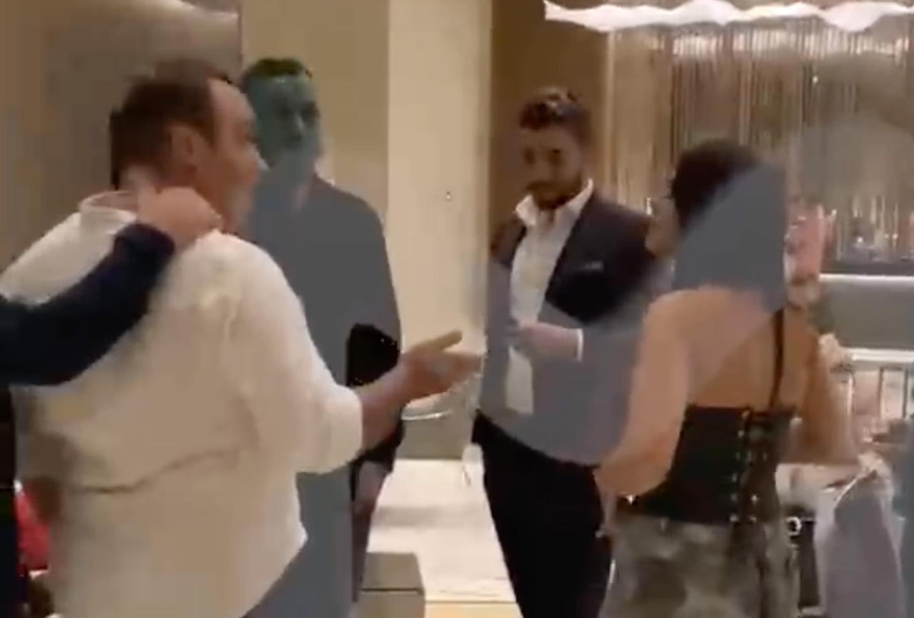 Залитые зеленкой футбольные болельщики попали на видео в Москве