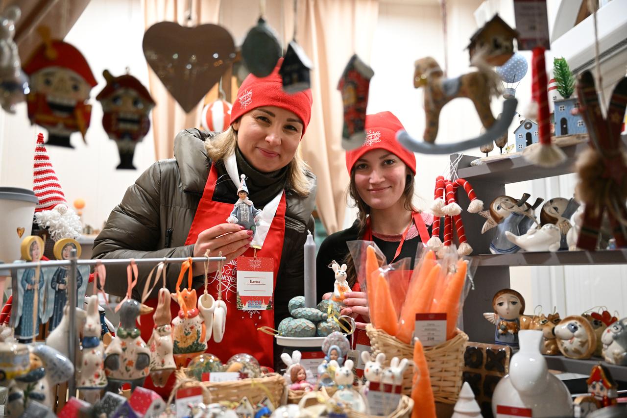 «Все теперь ищут что-то по-настоящему свое». Кто и зачем устраивает хендмейд-маркеты и ярмарки в Москве