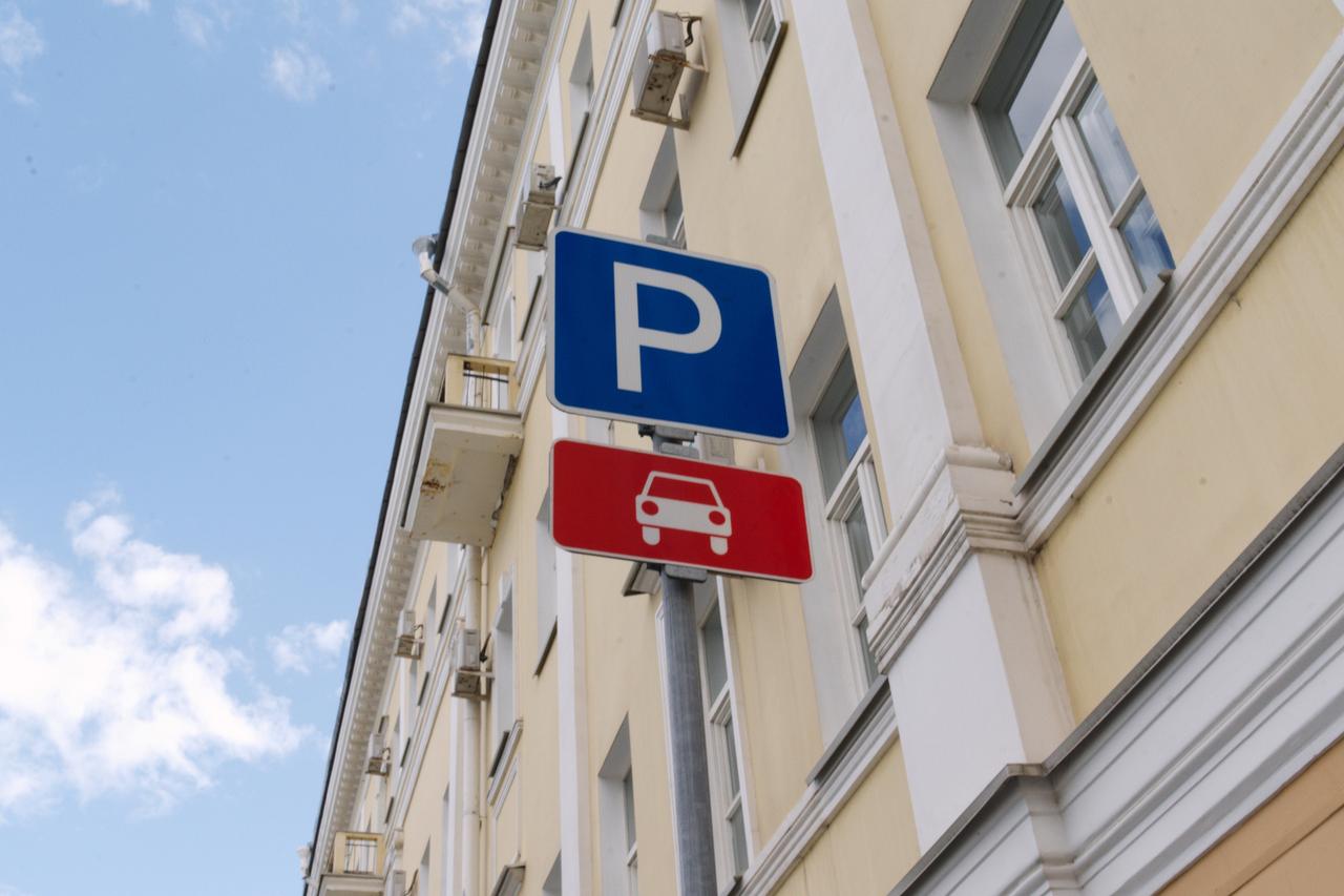 Российским водителям простят опоздание при оплате парковки