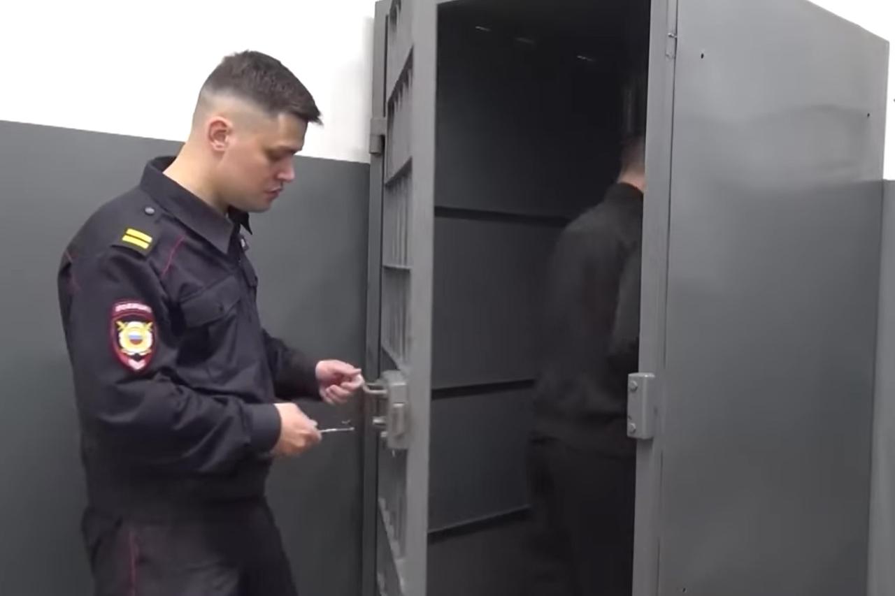 Полицейская погоня за серийным угонщиком машин в Подмосковье попала на видео