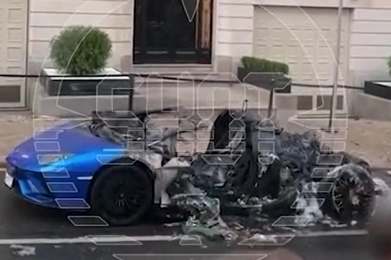 Дотла сгоревший Lamborghini в центре Москвы попал на видео