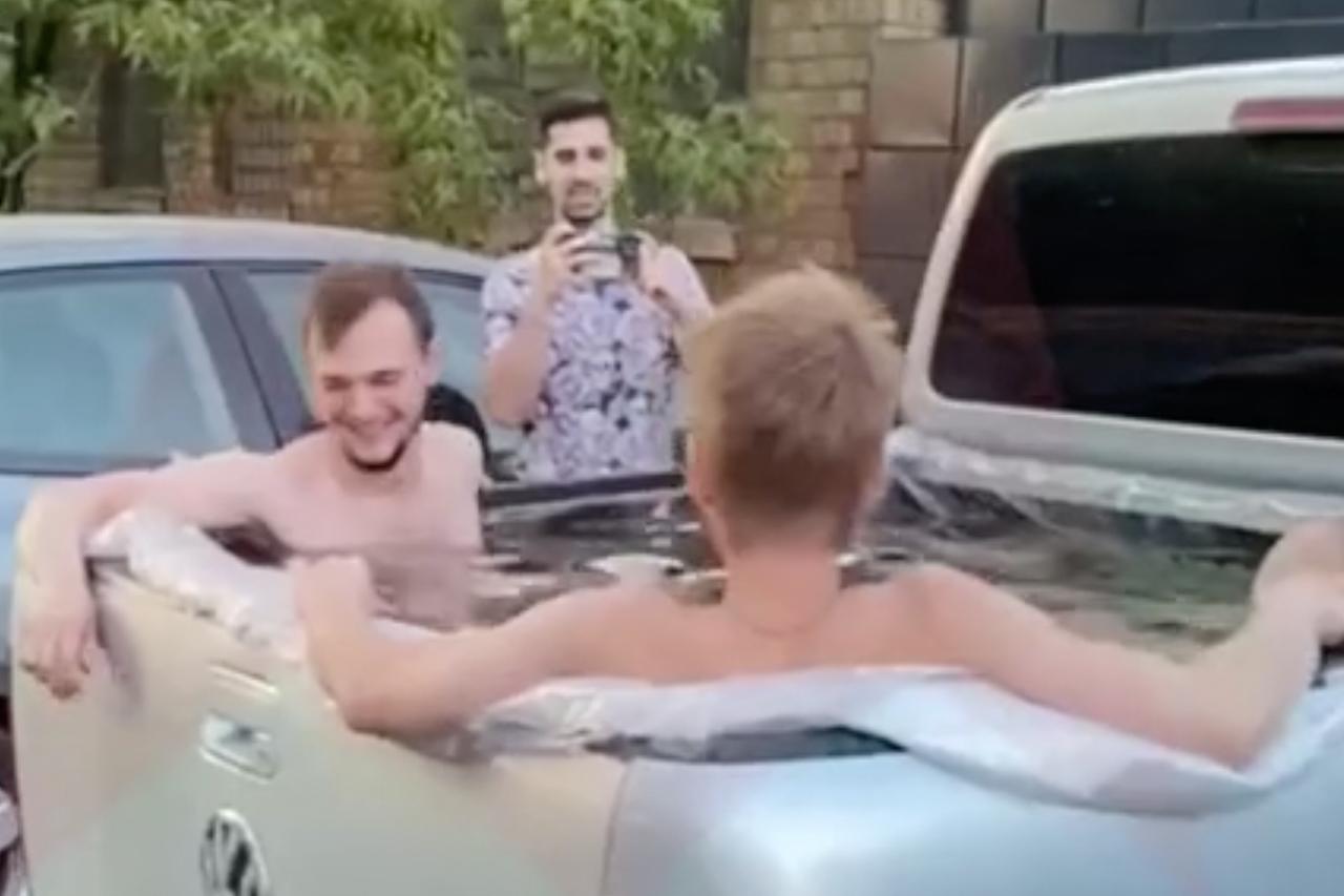 Москвичи придумали необычный способ освежиться в жару