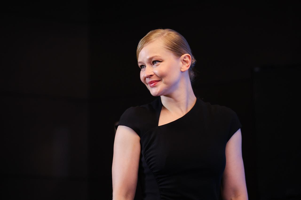 Юлия Пересильд показала фигуру в купальнике