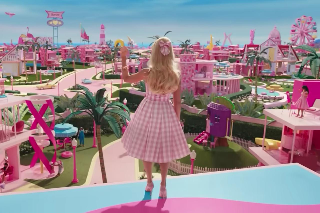 Деревянный дом Барби выставили на продажу в Москве