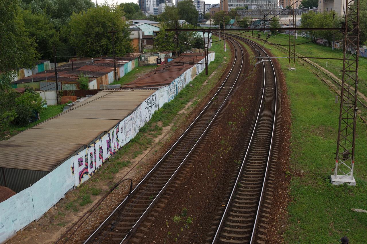 В Подмосковье подросток выпал из электрички и погиб