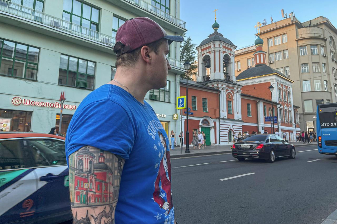 «Даже пьяная молодежь здесь культурная». Зачем москвич набил себе татуировку с любимым храмом?