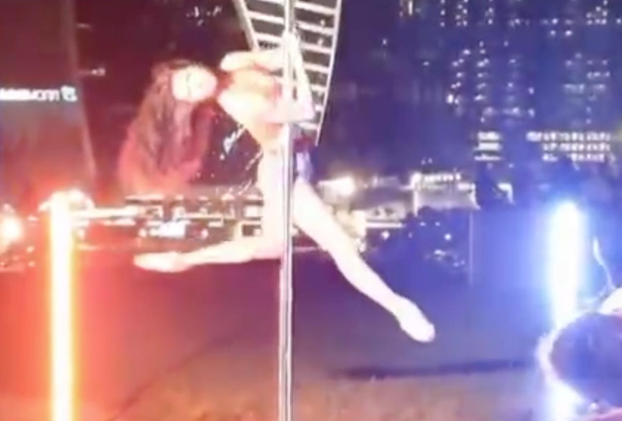 Девушка станцевала на пилоне на фоне «Москва-Сити» и попала на видео