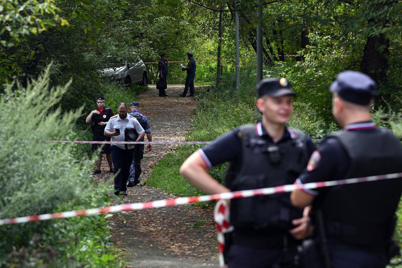 Карамышевскую набережную в Москве перекрыли после падения беспилотника