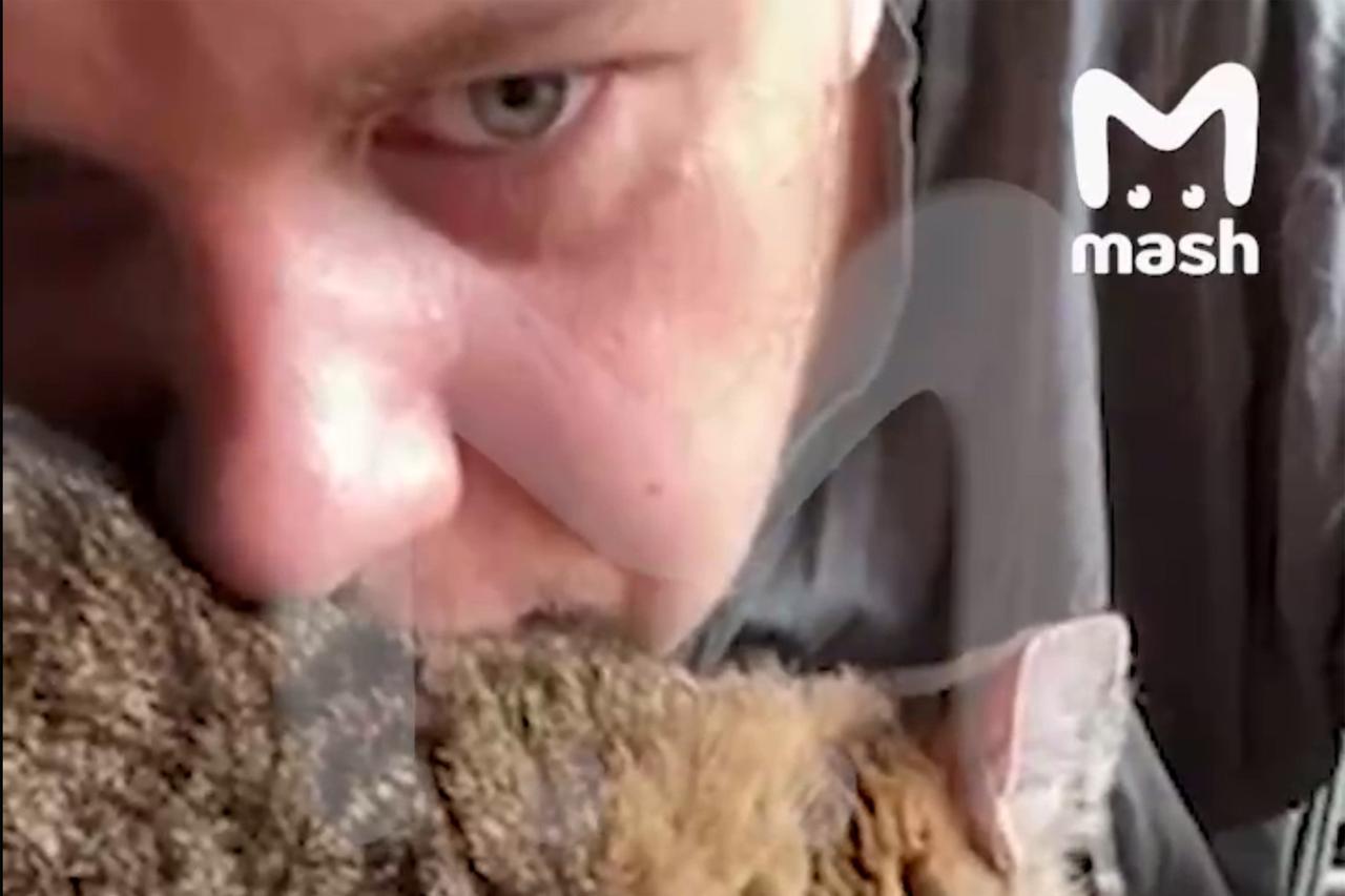 Реакция москвичей на взрыв беспилотника попала на видео