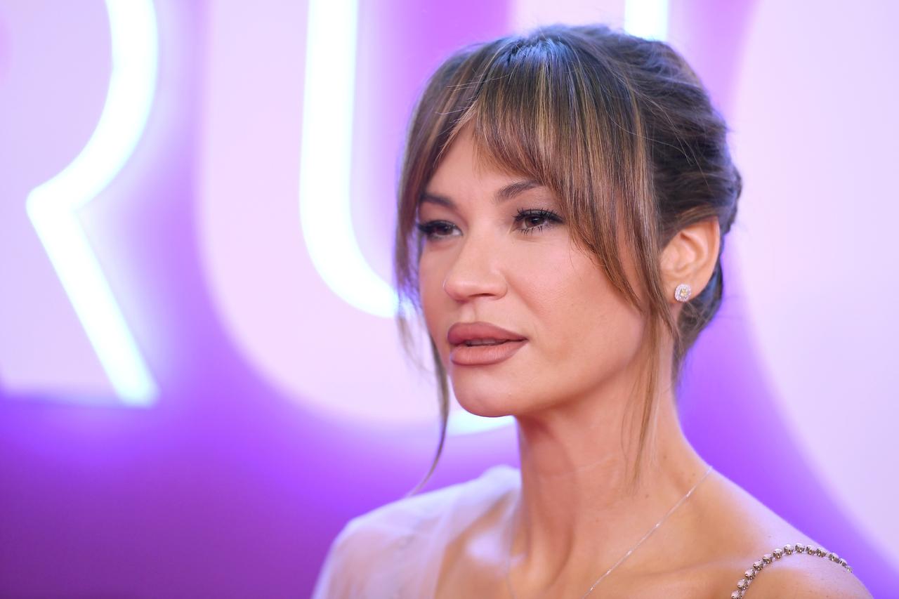 Ида Галич опубликовала видео с танцами на пилоне