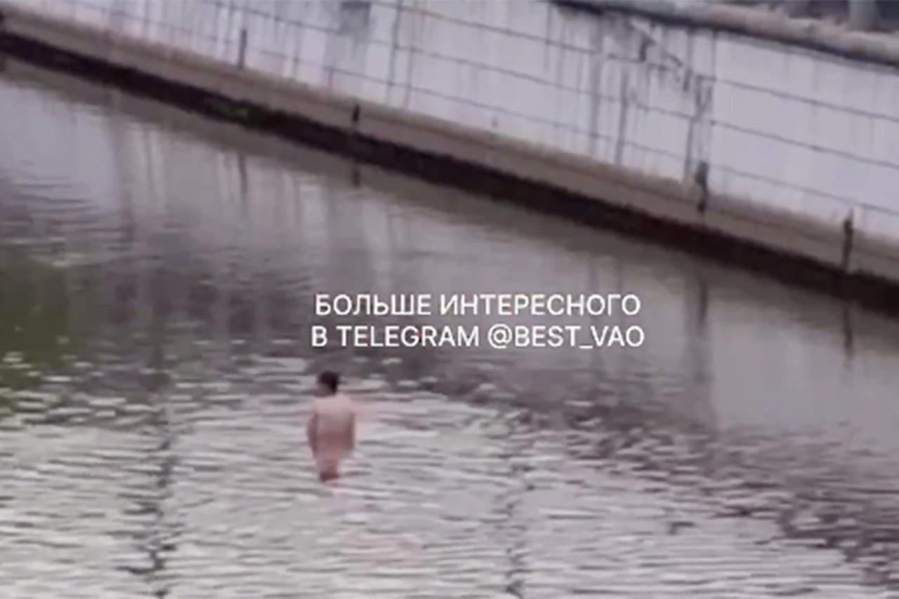 Голый мужчина на востоке Москвы попал на видео