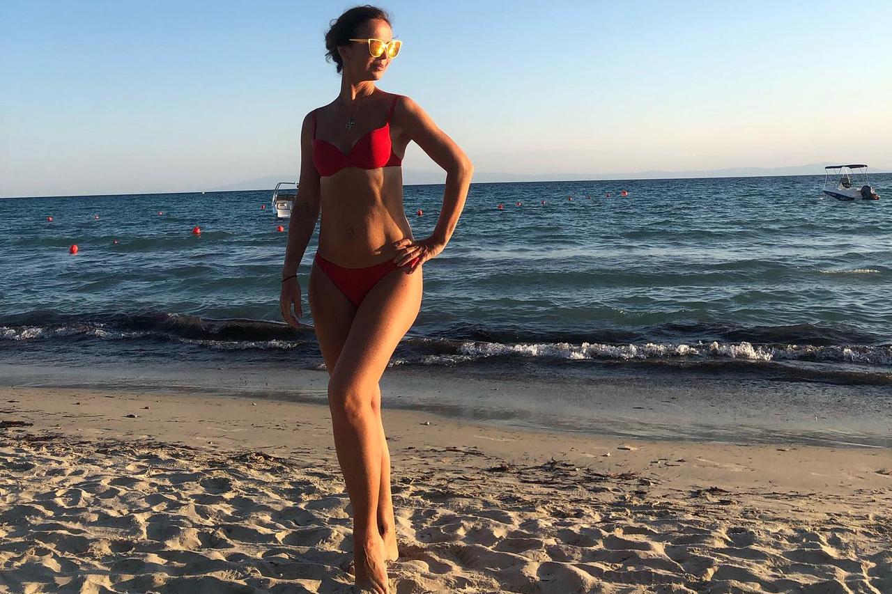 Звезда «Кадетства» показала фигуру в купальнике