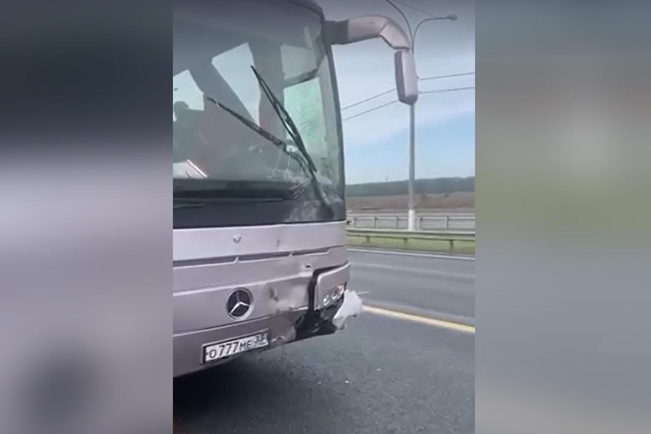Массовая авария с рейсовым автобусом в Подмосковье попала на видео
