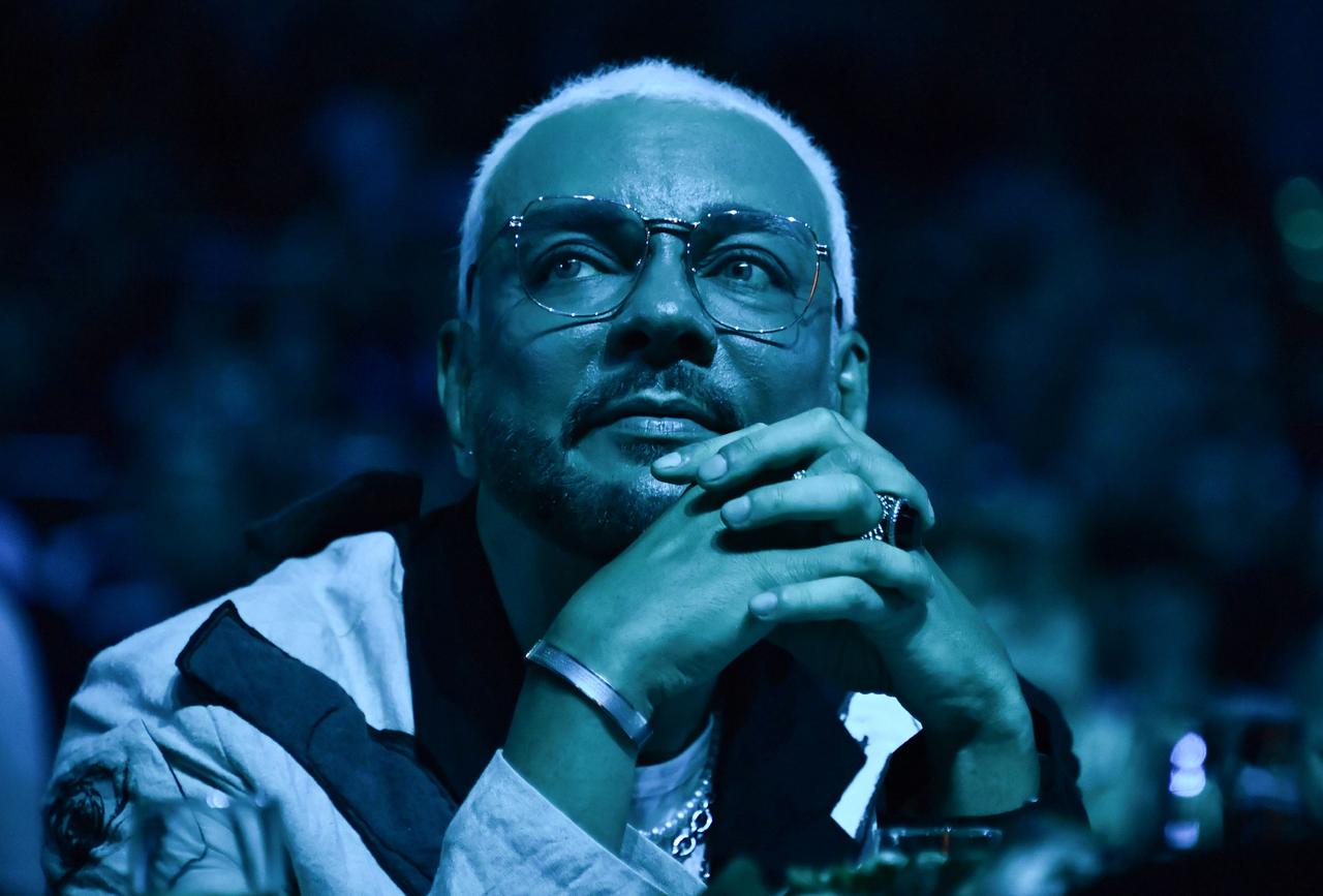 Катание полуголого Киркорова на велосипеде попало на видео